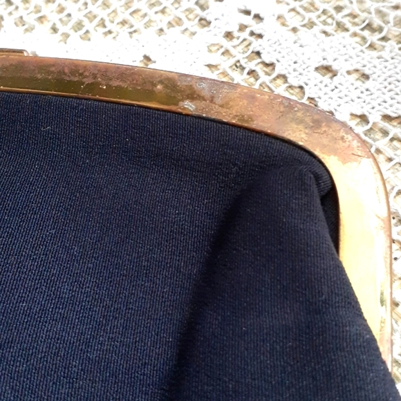 Vintage 40s black foldover clutch with kisslock clasp and rhinestone trim - Picture 6 of 9